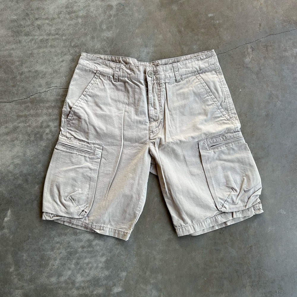 Nike Men's Light Gray Cargo Shorts